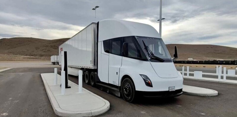Tesla-Semi-megacharger-herofa80736283ffab38.jpeg